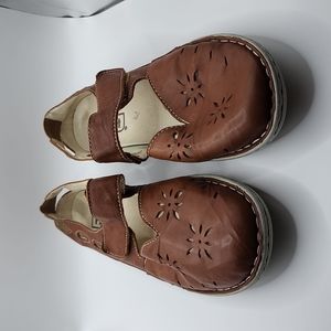 Propet brown leather mary jane style size 7.5 shoes